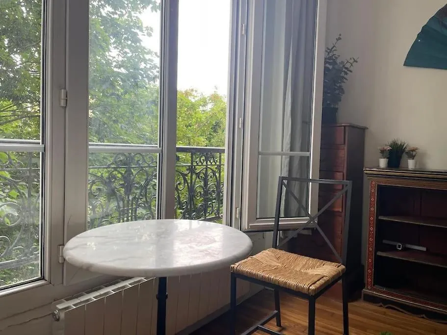 Entire Rental Unit In Paris 0*,
