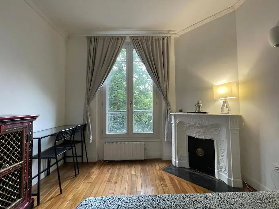 Entire Rental Unit In Paris 0*,
