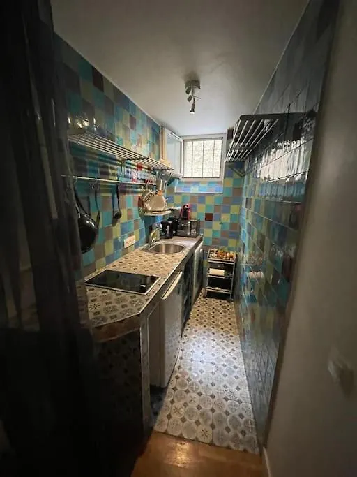Entire Rental Unit In Paris 0*,