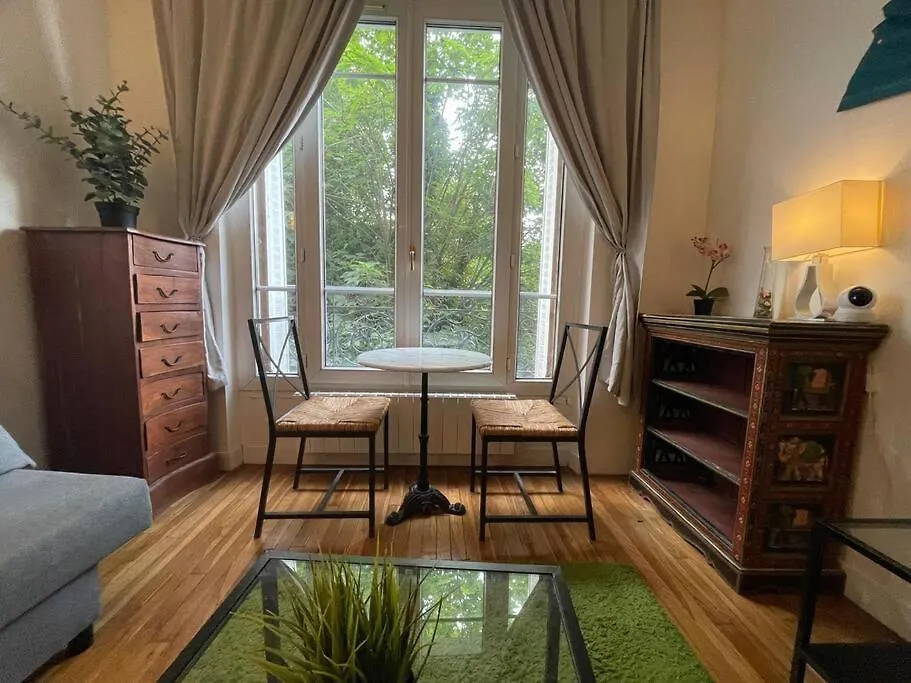 Entire Rental Unit In Paris contacts